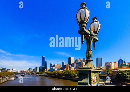 Australien, Melbourne, Victoria, Yarra River, Skyline, Stadt, Lampe Stockfoto