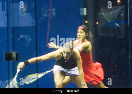 Frauen-Finale von Cathay Pacific Sun Hung Kai finanzielle Hong Kong Squash Open 2012. Nicol David gegen Camille Serme. Stockfoto