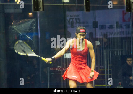 Frauen-Finale von Cathay Pacific Sun Hung Kai finanzielle Hong Kong Squash Open 2012. Nicol David gegen Camille Serme. Stockfoto