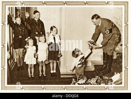 Hitler, Geburtstag, Kinder, Adolf Hitler, gratulieren, 50, jungen, uniform, Hitler-Jugend, Drittes Reich, Berlin, Deutschland, 1939 Stockfoto