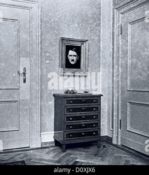 Porträt, Adolf Hitler, lebende Zimmer, Eva Brauns Zimmer, Berchtesgaden, Deutschland, 1937, Stockfoto