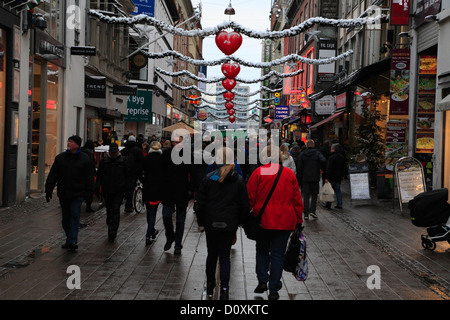 Christmas Shopping Am ersten Adventssonntag in der Fußgängerzone und Einkaufsstraße Strøget, Strøget oder Stroget, in Kopenhagen, Dänemark. Stockfoto