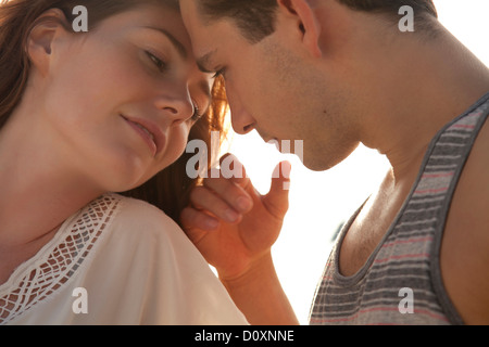 Liebevolle junge Paar, Porträt Stockfoto
