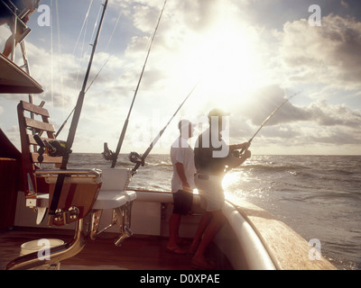 Männer aus Angeln sport Fischerboot Stockfoto