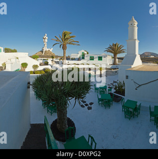 Spanien, Lanzarote, Mozaga, Monumento al Campesina, Denkmal, Stadt, Dorf, Sommer, Kanarische Inseln, Café im Freien, Stockfoto