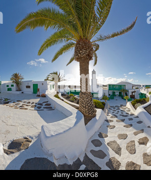 Spanien, Lanzarote, Mozaga, Monumento al Campesina, Denkmal, Stadt, Dorf, Wald, Holz, Bäume, Sommer, Kanarischen Inseln, im freien Stockfoto