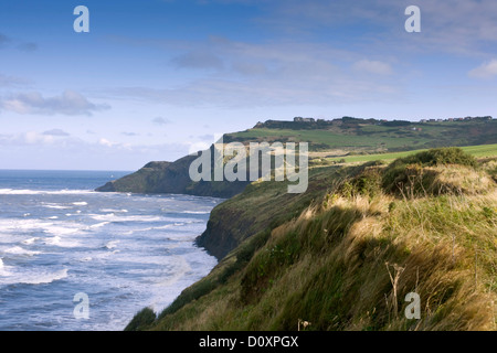 Mit Blick auf Ravenscar von Robin Hoods Bay, auf dem Weg von Cleveland. Stockfoto