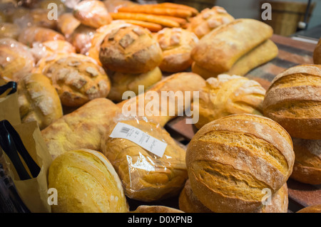 Bäckerei Brot verkaufen Regal Stockfoto