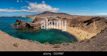 Spanien, Lanzarote, Playa Blanca, Playa del Papagayo, Landschaft, Wasser, Sommer, Strand, Meer, Menschen, Kanarische Inseln, Stockfoto