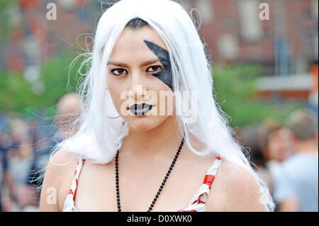 JOHANNESBURG, Südafrika: Lady Gaga Fan Nastasia Blamire in Soccer City-Stadion am 30. November 2012, in Johannesburg, Südafrika. (Foto von Gallo Images / Foto24 / Lerato Maduna) Stockfoto