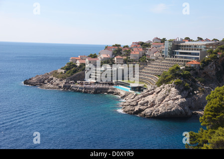 Hotel mit Schwimmbad in Dubrovnik an der dalmatinischen Küste Stockfoto