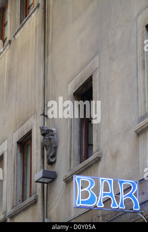 Bar-Zeichen auf eine typische äußere Fassade eines Gebäudes in Florenz Toskana, Italien Stockfoto