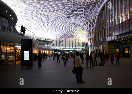 Kings Cross Station 22:00 in der Nacht, London Stockfoto