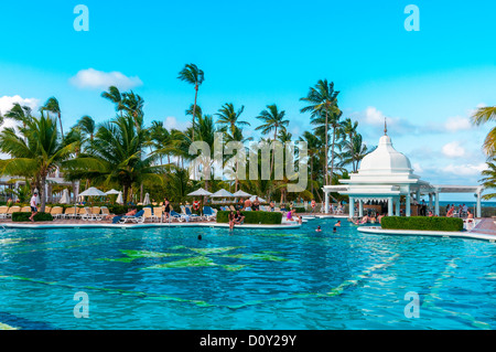 Pool-Bereich; Riu Palace; Hotel; Punta Cana; Dominikanische Republik; Karibik Stockfoto