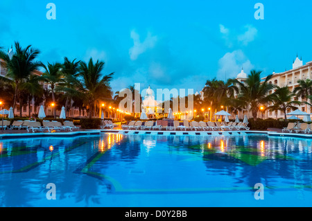 Pool-Bereich; Riu Palace; Hotel; Punta Cana; Dominikanische Republik; Karibik Stockfoto