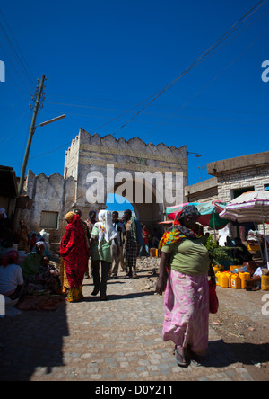 Markt am Tor der Altstadt, Harar, Äthiopien Stockfoto