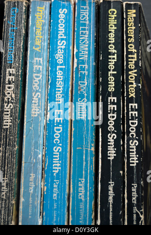 gut entworfenen Taschenbücher, die Bestandteil der Serie Lensman von US-amerikanischer Science-Fiction Autor e.e. 'Doc' smith Stockfoto