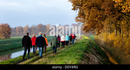 Gruppe von Menschen, die Sport im freien Stockfoto