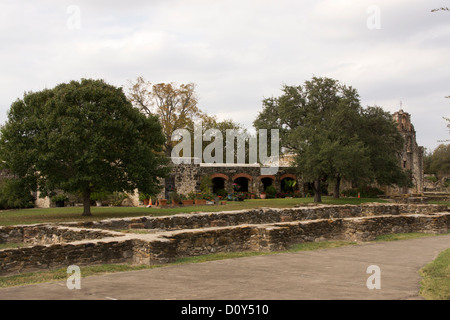 Kirche und Convento bei Mission De La Espada in San Antonio, Texas, USA. Stockfoto