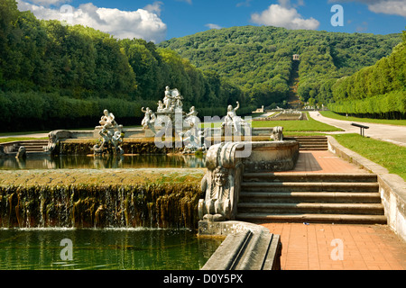 Royal Park des Schlosses von Caserta - Ceres Brunnen. Die Könige von Neapel Königspalast von Caserta, Italien. Stockfoto