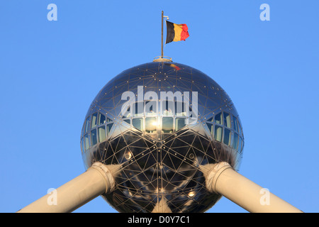 Restaurant mit Panoramablick an der Spitze des Atomiums in Brüssel, Belgien Stockfoto