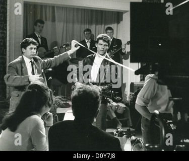 JESS CONRAD UK-Pop-Sängerin während der Dreharbeiten von "Stoffpuppe" 1961 Stockfoto