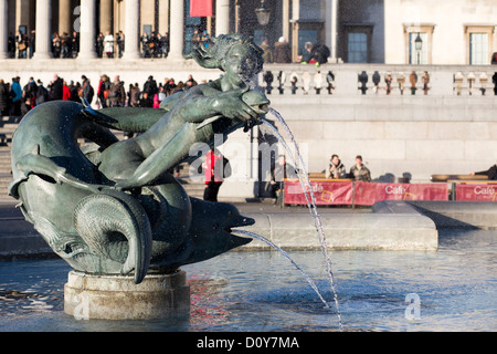 London, 12.02.2012, hautnah auf einem Brunnen am Trafalgar Square in London, Stockfoto