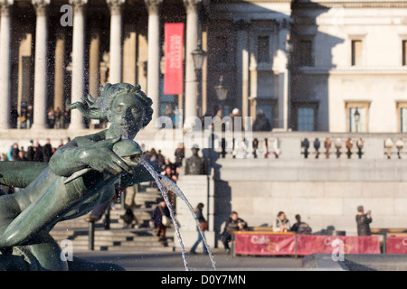 London, 12.02.2012, hautnah auf einem Brunnen am Trafalgar Square in London, Stockfoto