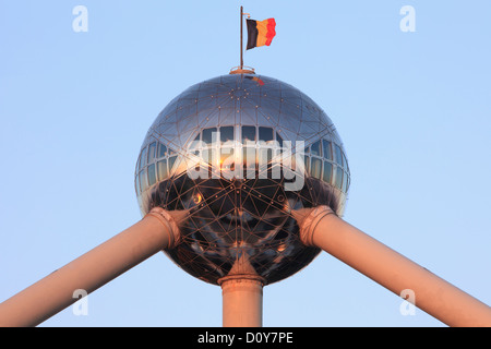 Restaurant mit Panoramablick an der Spitze des Atomiums in Brüssel, Belgien Stockfoto