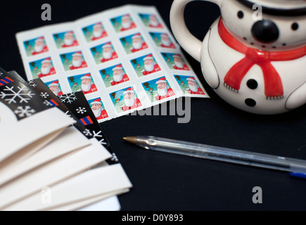 Weihnachtskarten und Briefmarken, London Stockfoto