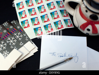 Weihnachtskarten und Briefmarken, London Stockfoto