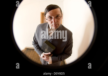 Freiburg im Breisgau, unangenehmen Mann kommt Stockfoto