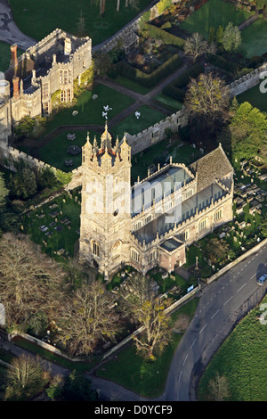 Luftaufnahme der Heiligen Maria der Jungfrau Pfarrkirche in Thornbury, Gloucestershire Stockfoto