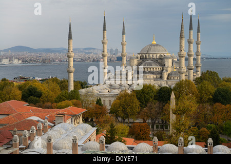 Blaue Moschee und Madrasa auf europäischer Seite mit asiatischen Teil der Türkei von Istanbul über den Bosporus-Kanal Stockfoto