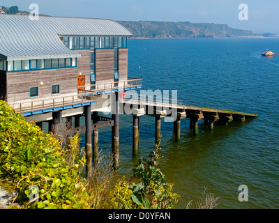 Die neue RNLI Lifeboat Station in Tenby in Carmarthen Bay Pembrokeshire South Wales Baujahr 2008 Stockfoto