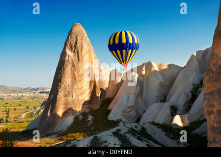 Heißluft-Ballons über Göreme, Cappadocia Türkei Stockfoto