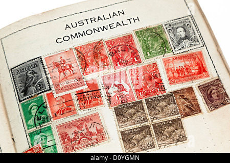 Alte Briefmarken-Album mit australischen Commonwealth Überschrift, UK Stockfoto