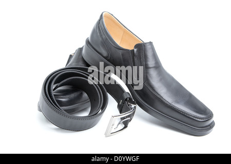 paar schwarze Mann Schuh- und einem Gürtel isoliert Stockfoto