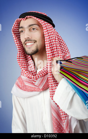 Araber mit Geschenk-Taschen Stockfoto