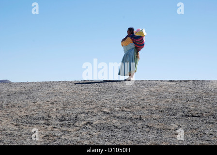 Aymara-Frau in den Kordilleren Stockfoto