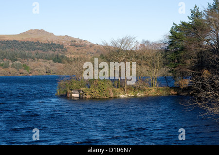 Der Burrator-Damm ist über den Fluß Meavy an die Burrator-Schlucht in der Nähe der Stadt Plymouth Devon, England gebaut. Es ist zu konstruieren Stockfoto