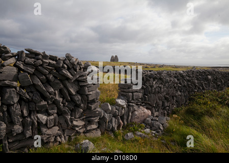 Winzige 11. Jahrhundert Teampall Bheanain Oratorium, Inishmore, Aran-Inseln, Co. Galway, Irland Stockfoto