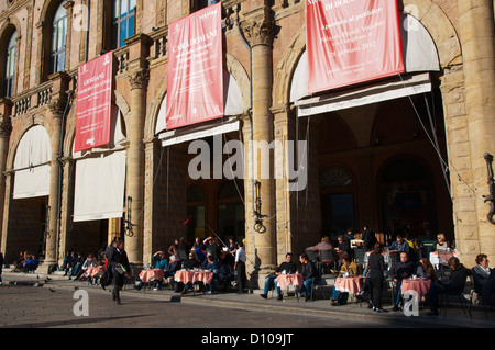 Cafe außerhalb Palazzo del Podestà am Piazza Maggiore Platz Bologna Stadt Emilia-Romagna Region Nord Italien Mitteleuropa Stockfoto