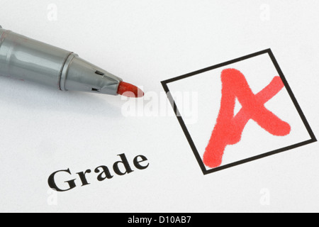 Klasse A auf eine Prüfung Papier mit Kugelschreiber geschrieben. 36 mp Bild Stockfoto