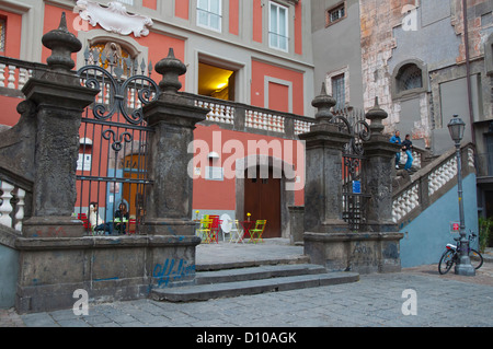 Stadtbibliothek außen Piazza Bellini square Centro Storico Naples Stadt La Campania Region Italien Südeuropa Stockfoto