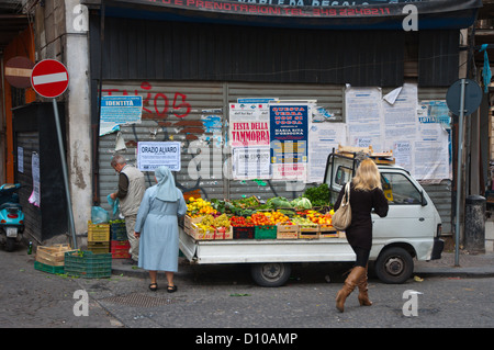 Frisches Obst und Gemüse Stall Centro Storico alte Stadt Naples Stadt La Campania Region Italien Südeuropa Stockfoto