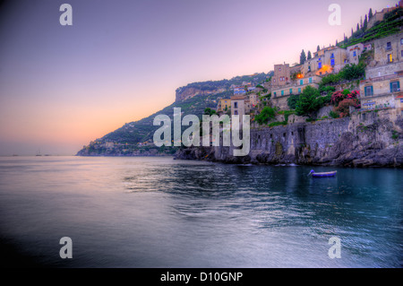 Minori an der Amalfi Küste in Italien. Amalfi ist eine Stadt und Comune in der Provinz Salerno in der Region Kampanien, Ita Stockfoto