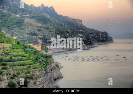 Minori an der Amalfi Küste in Italien. Amalfi ist eine Stadt und Comune in der Provinz Salerno in der Region Kampanien, Ita Stockfoto