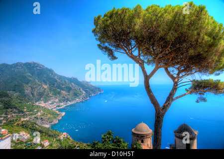 Minori an der Amalfi Küste in Italien. Amalfi ist eine Stadt und Comune in der Provinz Salerno in der Region Kampanien, Ita Stockfoto