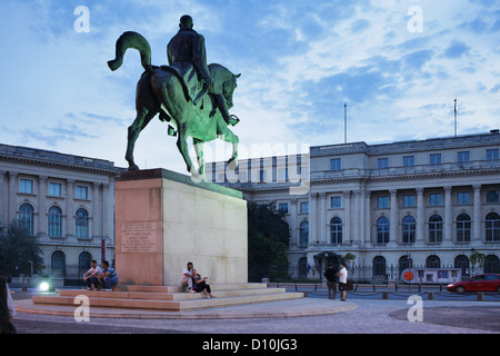 Bukarest, Rumänien, Reiterstatue von Carol ich auf dem Platz der Revolution Stockfoto